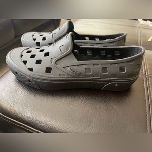 Vans Trek Slip-On Sandal size 6 very good condition.